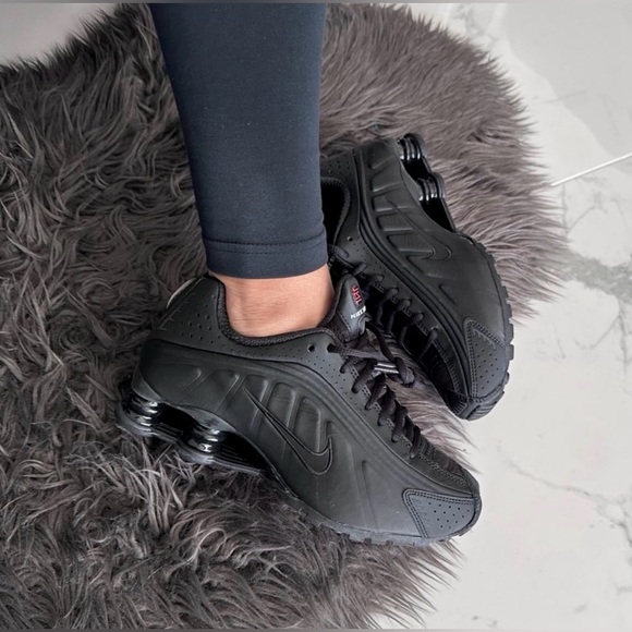 Nike Shoes - Nike Shox R4 🔥 Black Lifestyle Sneakers AR3565 004 Women’s Size 7.5 8 NEW